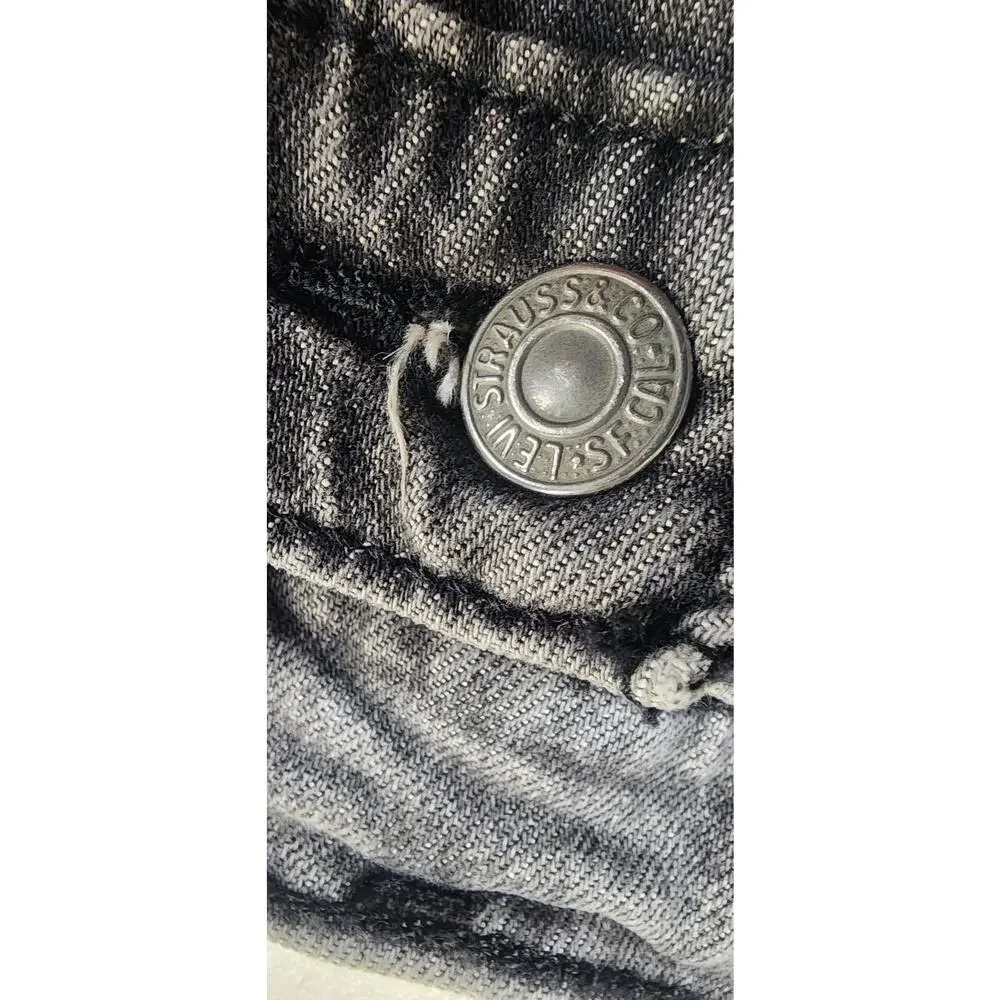 Levis used good